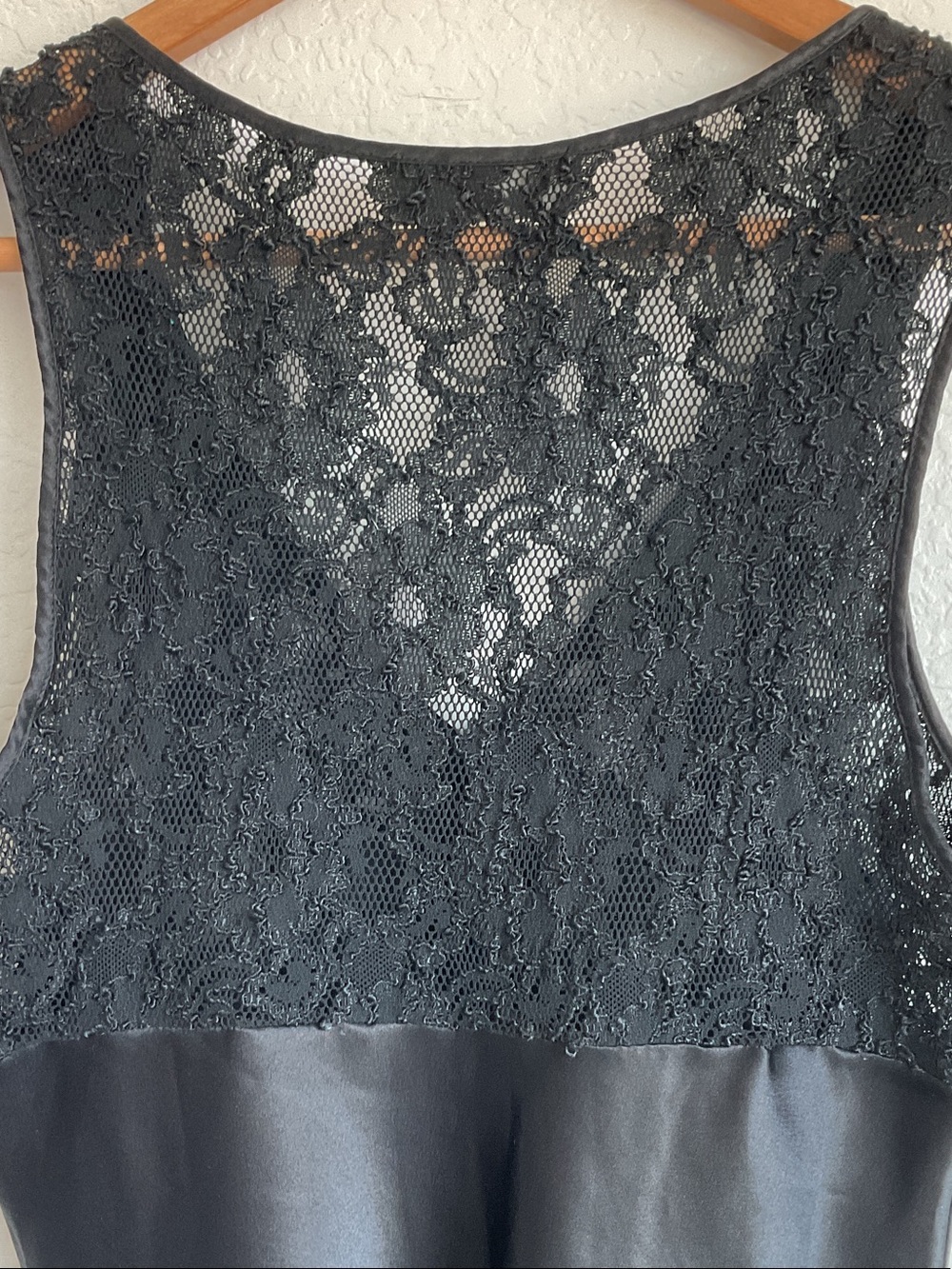 VAL MODE Black Lace-Top Satin Chemise | medium - Picture 4 of 16